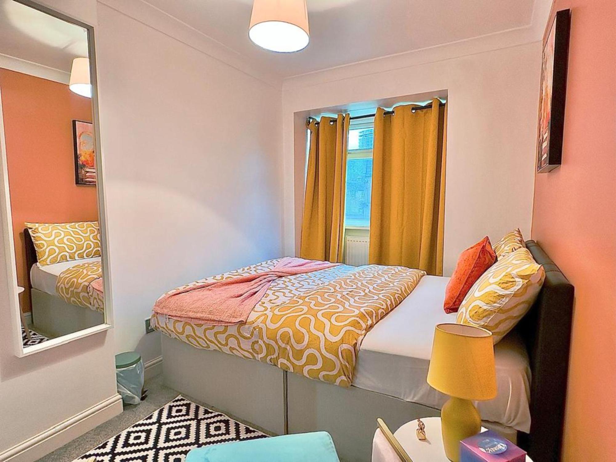 Charming 3-Bedroom House With Garden In Portsmouth, Close Parking, Train Station & Gunwharf Exterior photo