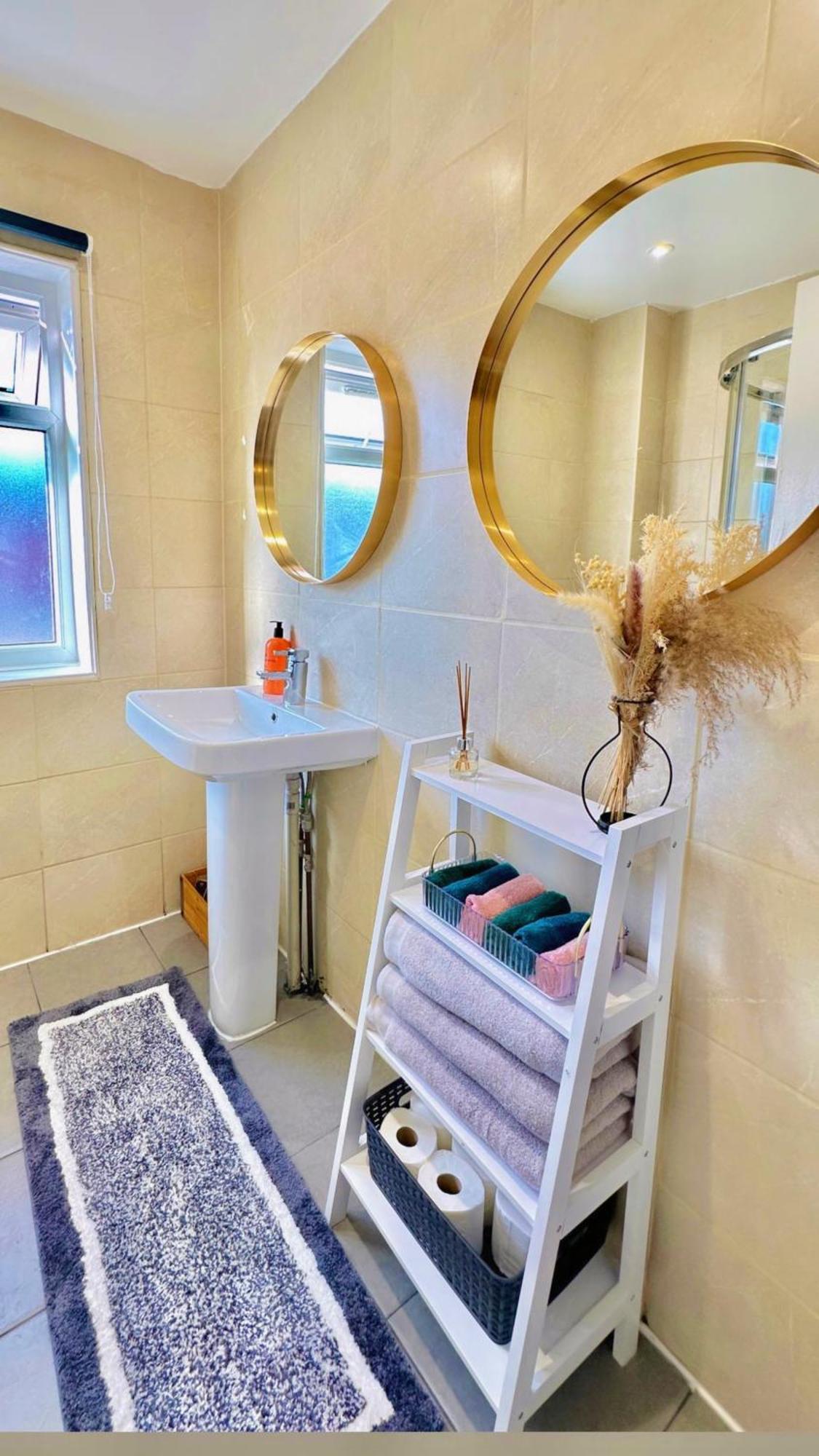 Charming 3-Bedroom House With Garden In Portsmouth, Close Parking, Train Station & Gunwharf Exterior photo
